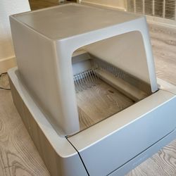 PetSafe ScoopFree Classic Self-Cleaning Litter Box + Lid — Like New