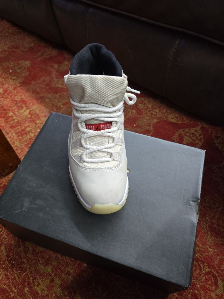 AIR JORDAN 11 Retros