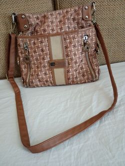 Cash only ladies purse has lots of pockets