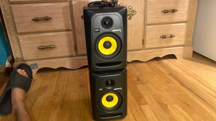 2 rokit 5 speakers