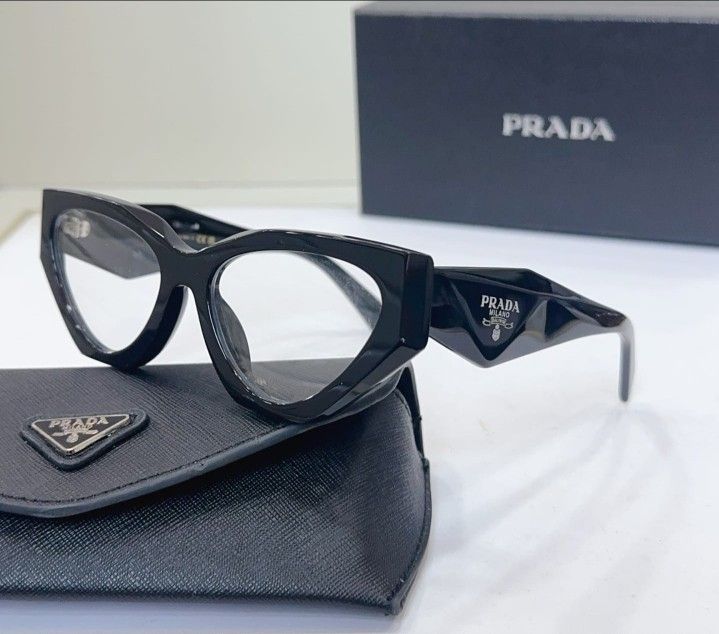 women's eye glasses (Prada)