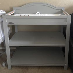GRACO Changing Table . 