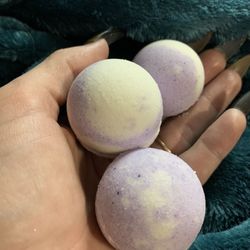 vegan 100% ALL natural Bath bombs (Customs available)