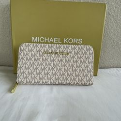 Michael Kors Jet Set Travel Zip Wallet – MK Logo Vanilla