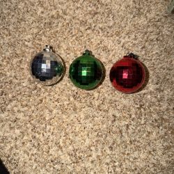 3 OLD 60'S DISCO BALLS PLASTIC CHRISTMAS TREE ORNAMENT. Has marks from age 
