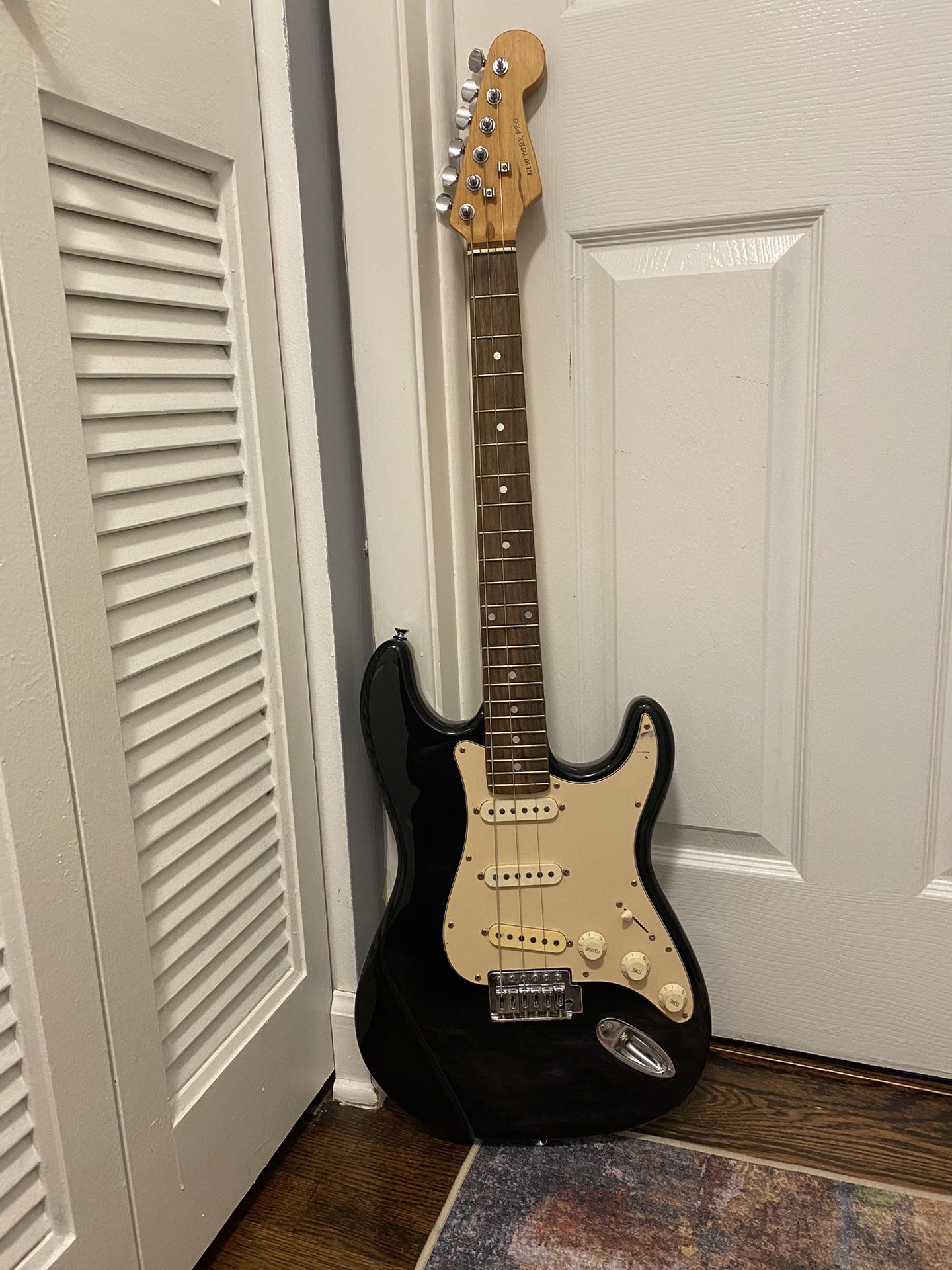 NEW YORK PRO ELECTRIC GUITAR