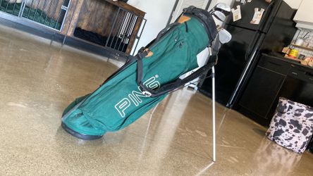 Green Ping Golf Bag & a few old clubs