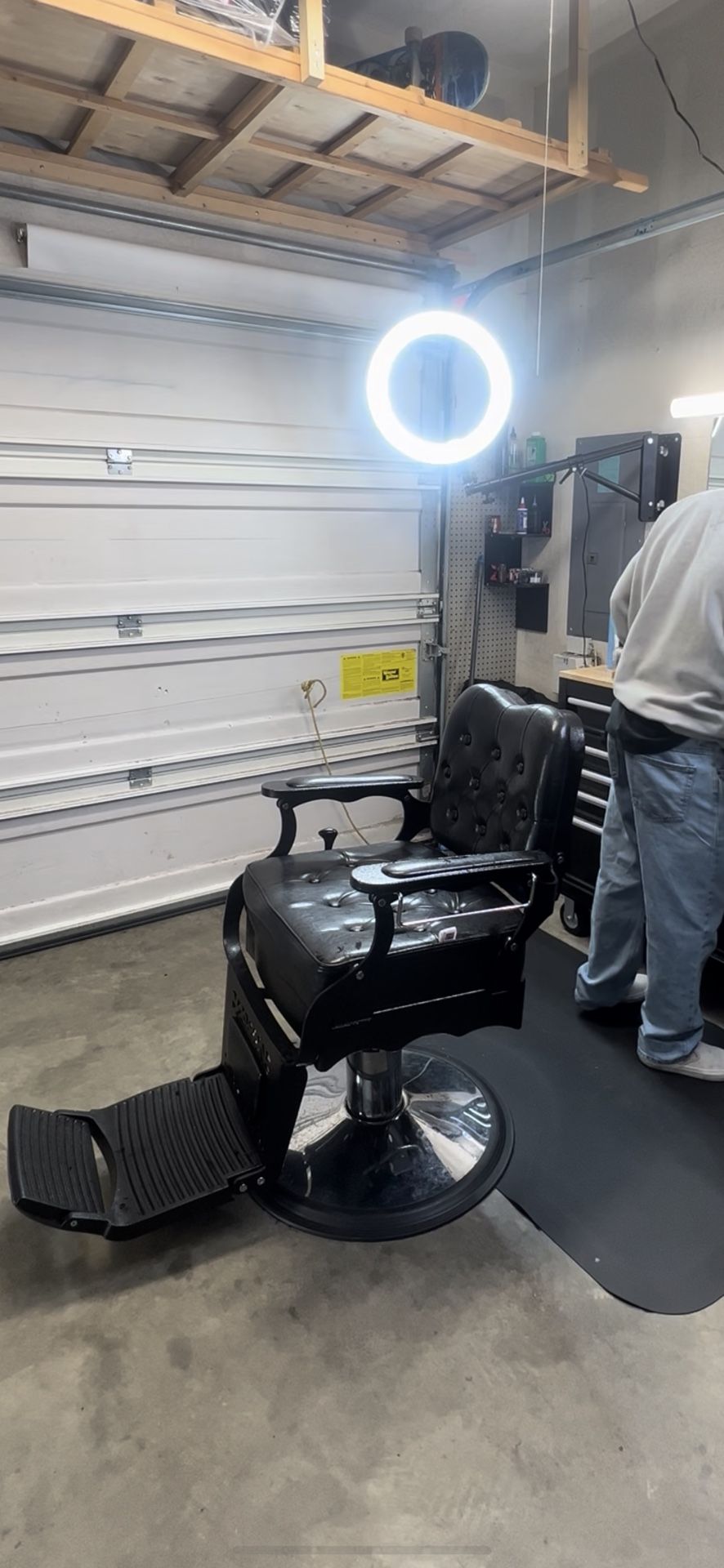 Artist Hand Barber Chair (GOOD CONDITION)