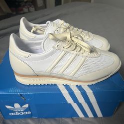 Adidas Sneakers 