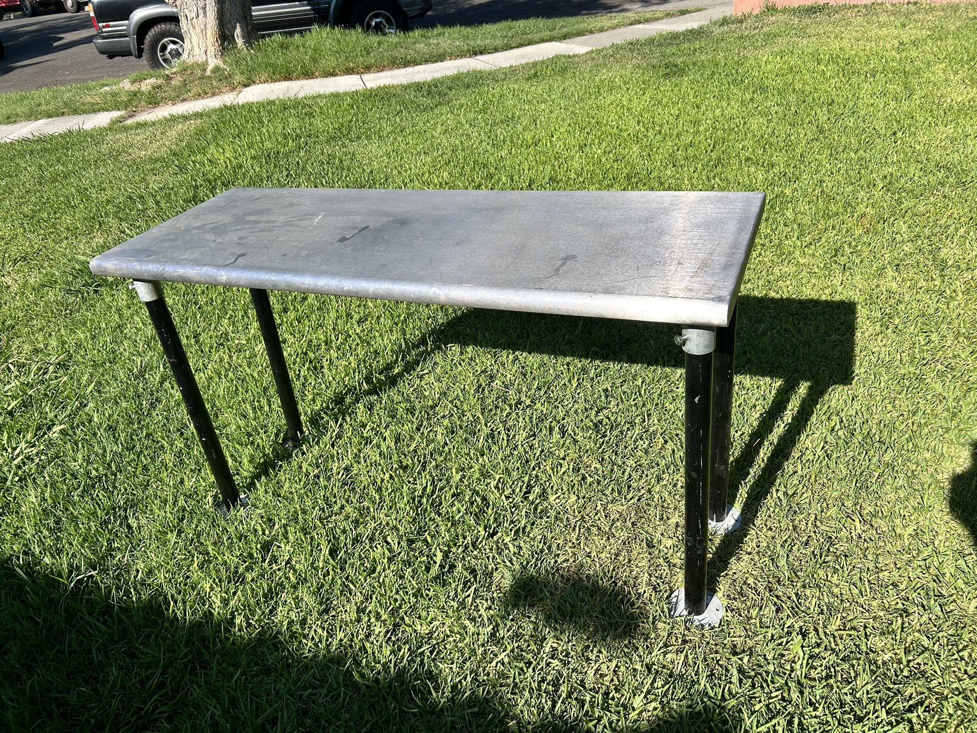 Table Stainless Steel Dim 48”x18”x28”