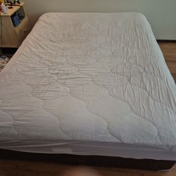 Queen Matress With White Bed Cover With Box  