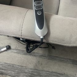 Reclinder Power Lift With Storage Pocket