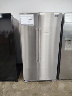Maytag side by side refrigerator 24.9cu