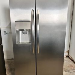 REFRIGERATOR— Side By Side 
