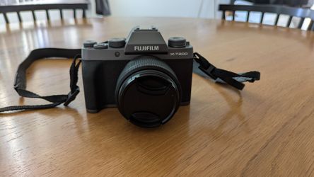 Fujifilm X-T200