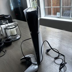 PlayStation 5 (PS5) Console + Controller – Excellent Condition