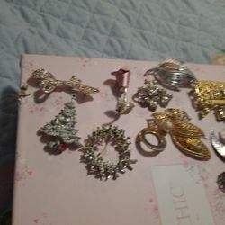 12 Brooches 5o$