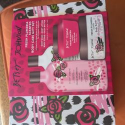Betsey Johnson Fresh Plumeria Scented Body Care Gift Set