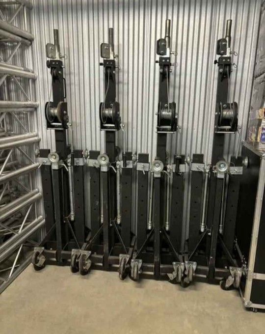 2 Global Truss ST-157 Medium-Duty Crank Stand with Outriggers (15.7')