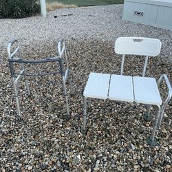 Dilla para shower con andadera /walker exelentes $50   se las llevo a domicilio  apártelas 