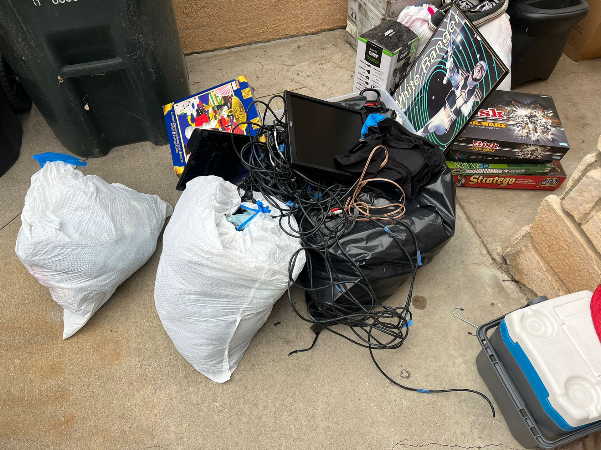 Free Free Bag Of Cloths Computer Monitor Works Board Games MUST TAKE ALL 