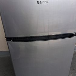 Galanz 3.1 Cu ft Two Door Mini Fridge with Freezer. 