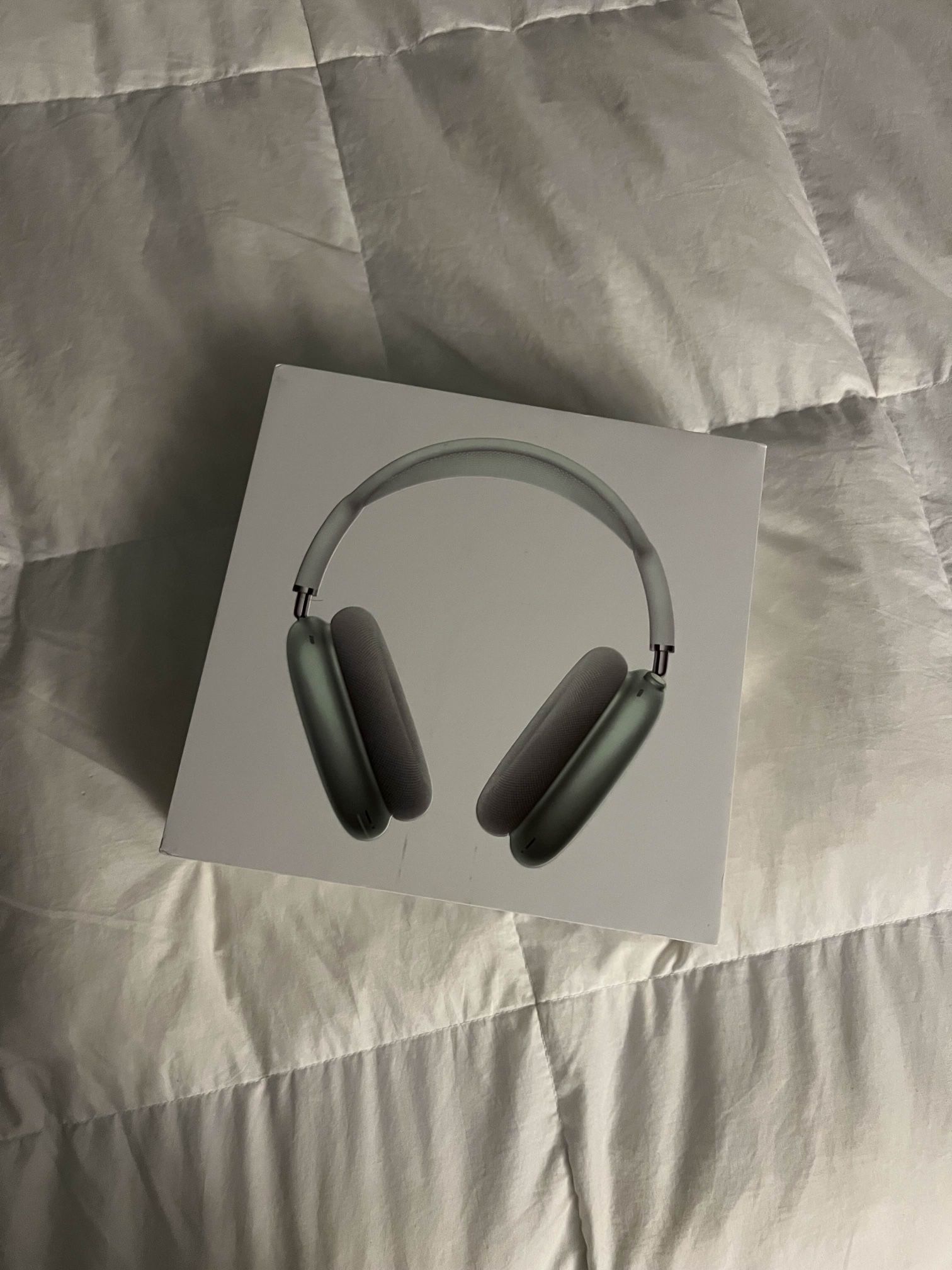 Green Airpod Maxes (Accepting Offers)