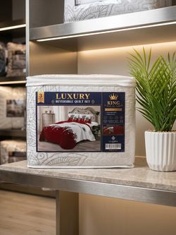 The Lilianna King 3-Piece Reversible Quilt Set