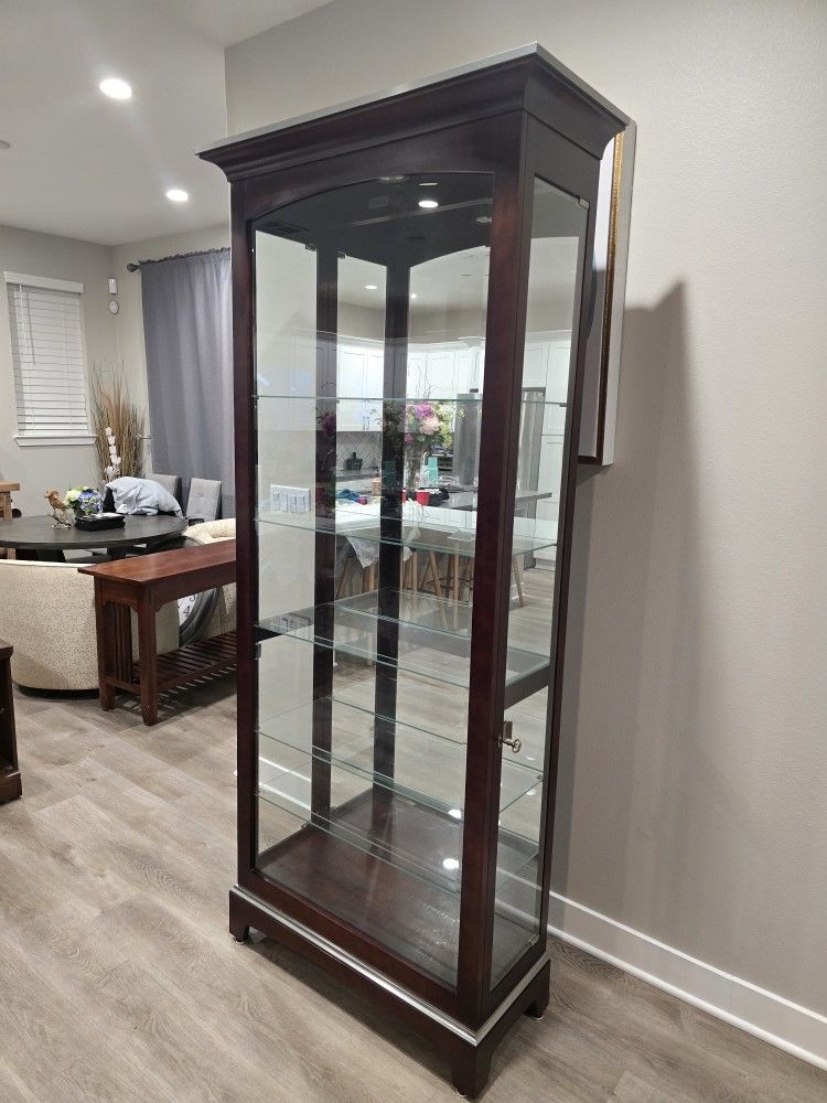 Howard Miller Model 680-296 Lighted Curio Cabinet with qty 5 Decorative Glass Shelves & Key