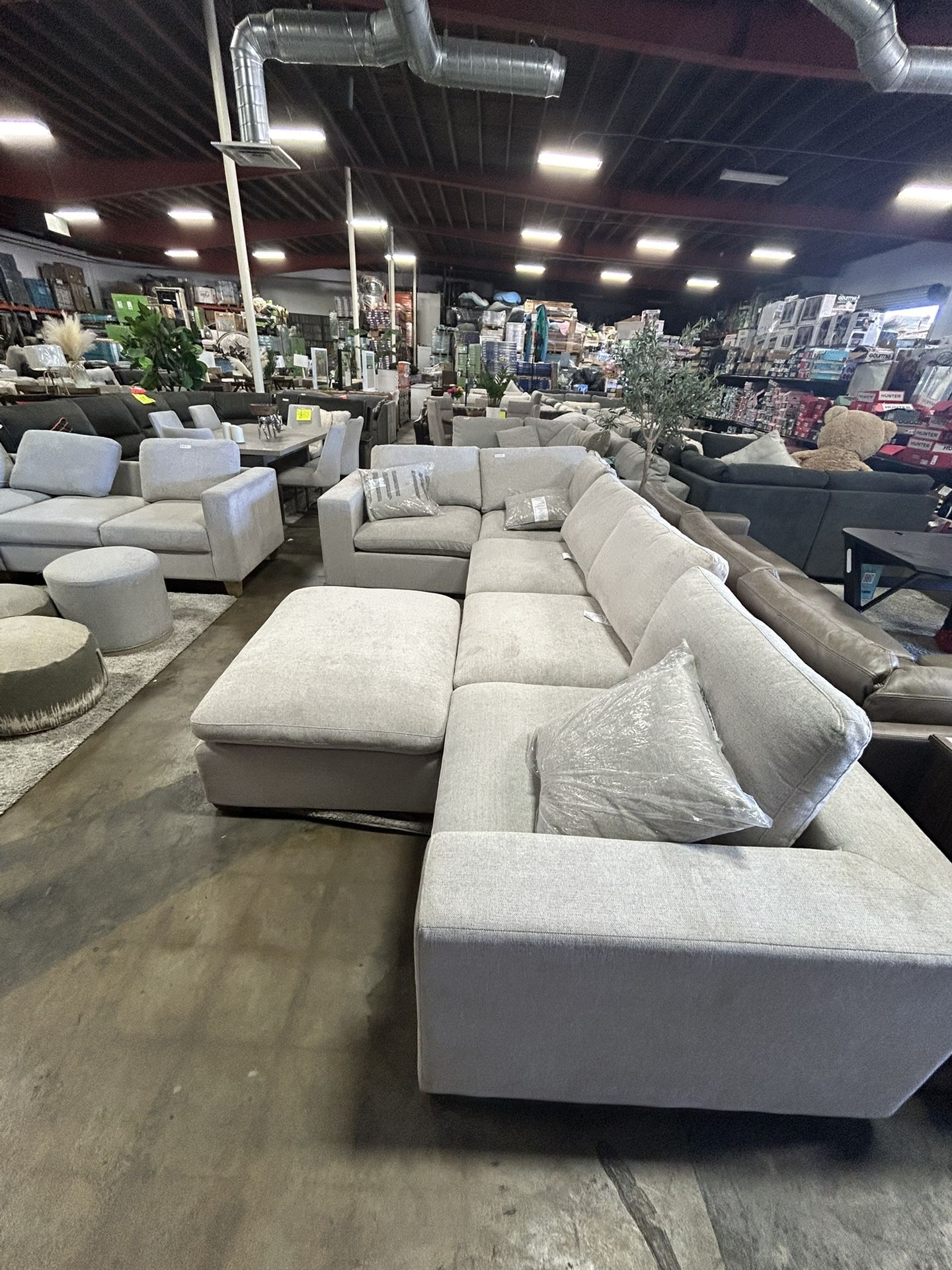 Thomasville Fabric Sectional In Light Grey