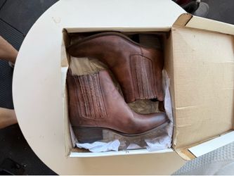 New Steve Madden booties size 7