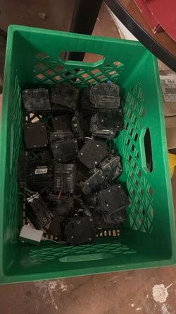 Mixed Circuit Breaker Lot – 32 Breakers – Eaton, Siemens, GE/ABB & Crouse-Hinds