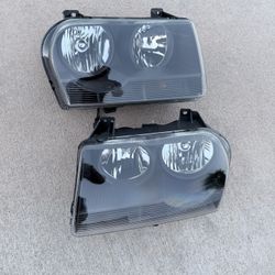05 to 10 Chrysler 300 Black Headlights