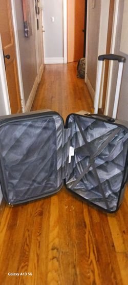Suitcase used but in good condition