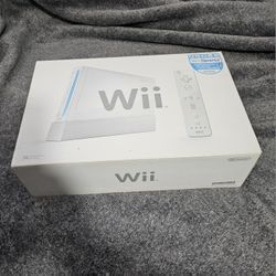 Nintendo Wii Bundle With Wii Sports, Good Condition, Normal Wear