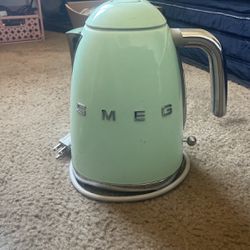 Smeg Electric Tea Kettle, Retro Style Pastel Green 