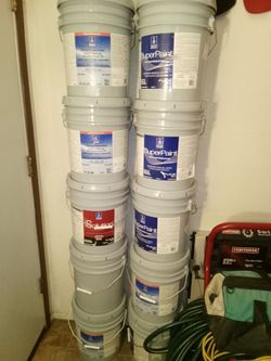 10 five gallon white paint buckets
