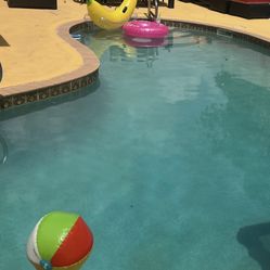 WHOLE PATIO FURNITURE SET WITH PILLOWS $150