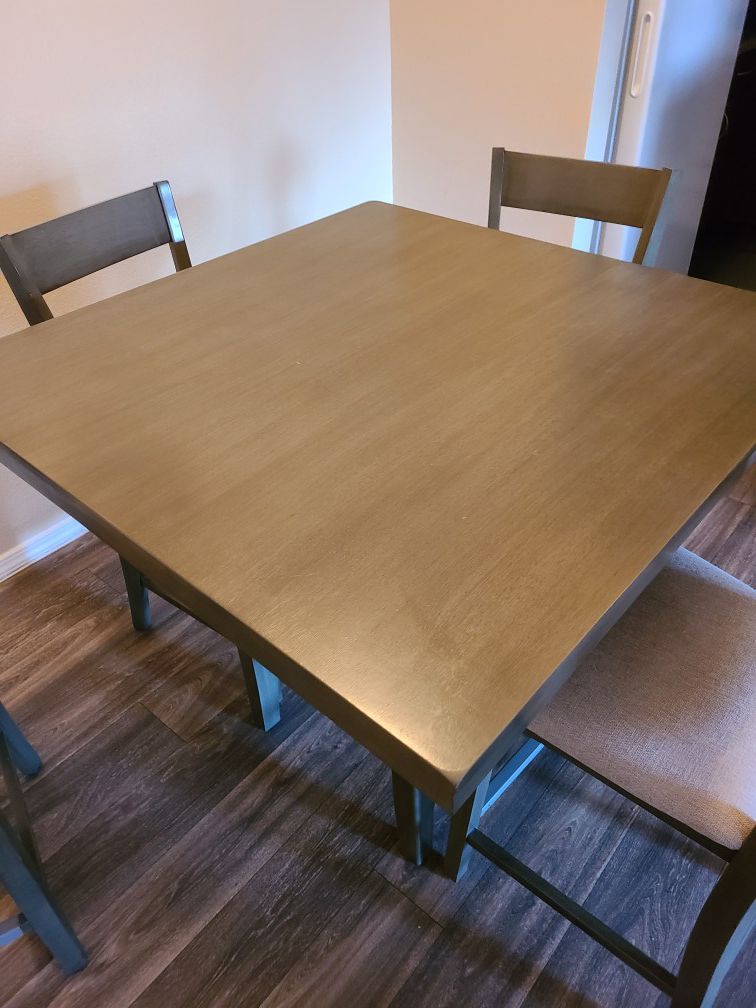 4 seat dining table