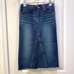 Caris Jeans Company Womens Vintage Denim Blue Midi Skirt Size 5 Zipper Accents, 90s/2000s Stone Washed, with small slit in back bottom area