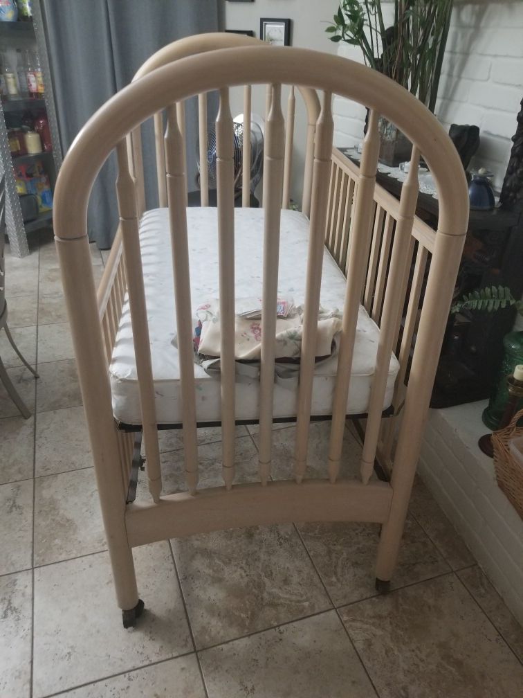 Simmons Crib - Great condition