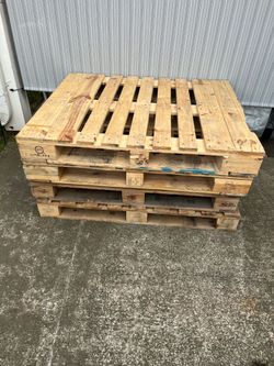 Free pallets. 6 currently available. Good for fire wood, garden, shed building.