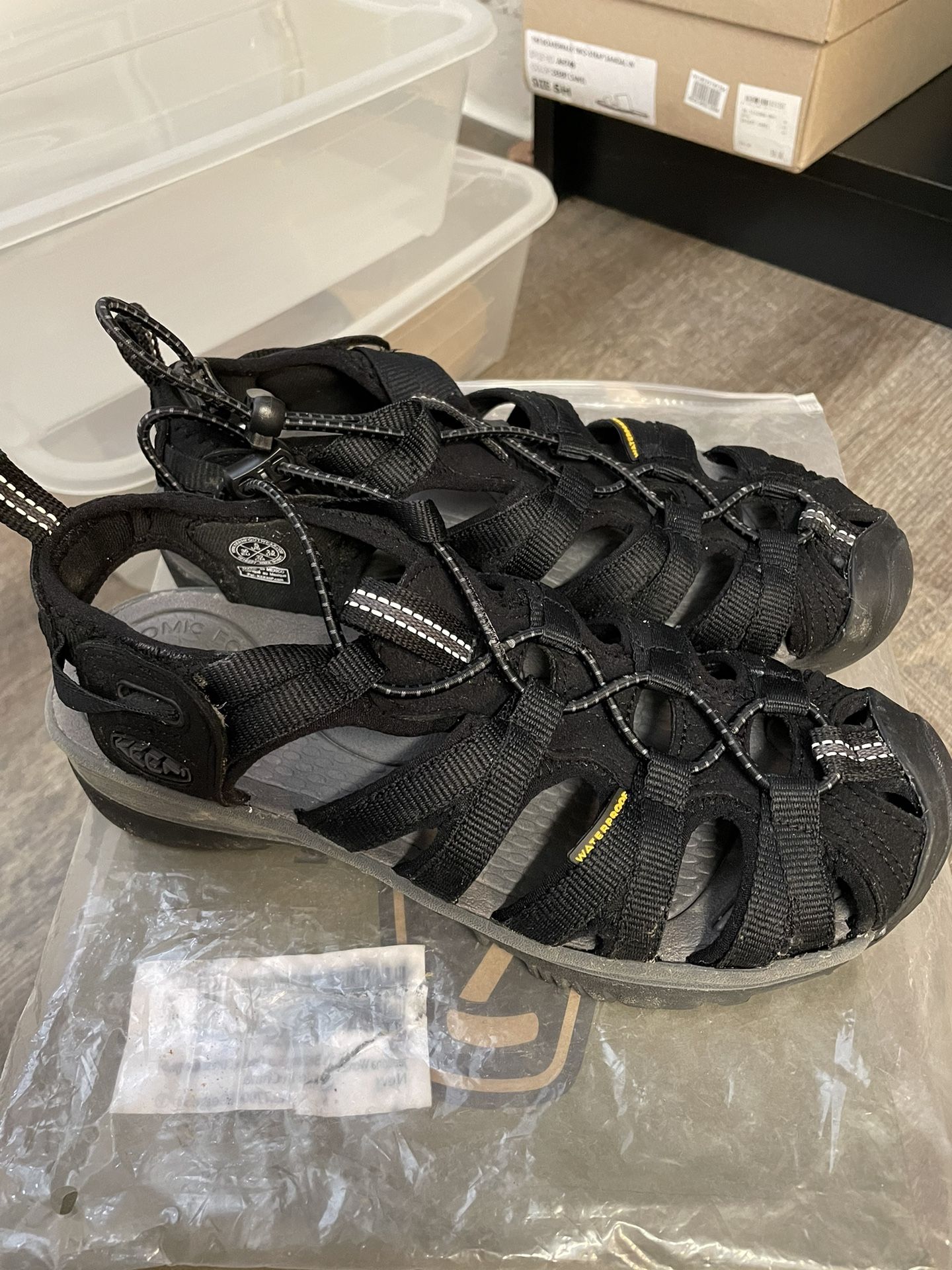 Keen Whisper - women’s - size 5 - black/magnet - water shoes