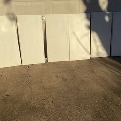 6 Pieces Cabinet Doors Excellent Condition. Dimensions are :15-1/2”X32-1/2”