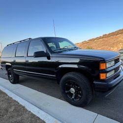 Clean!!!1999 Suburban 173 K 2500 (Strong 7.4 Vortec