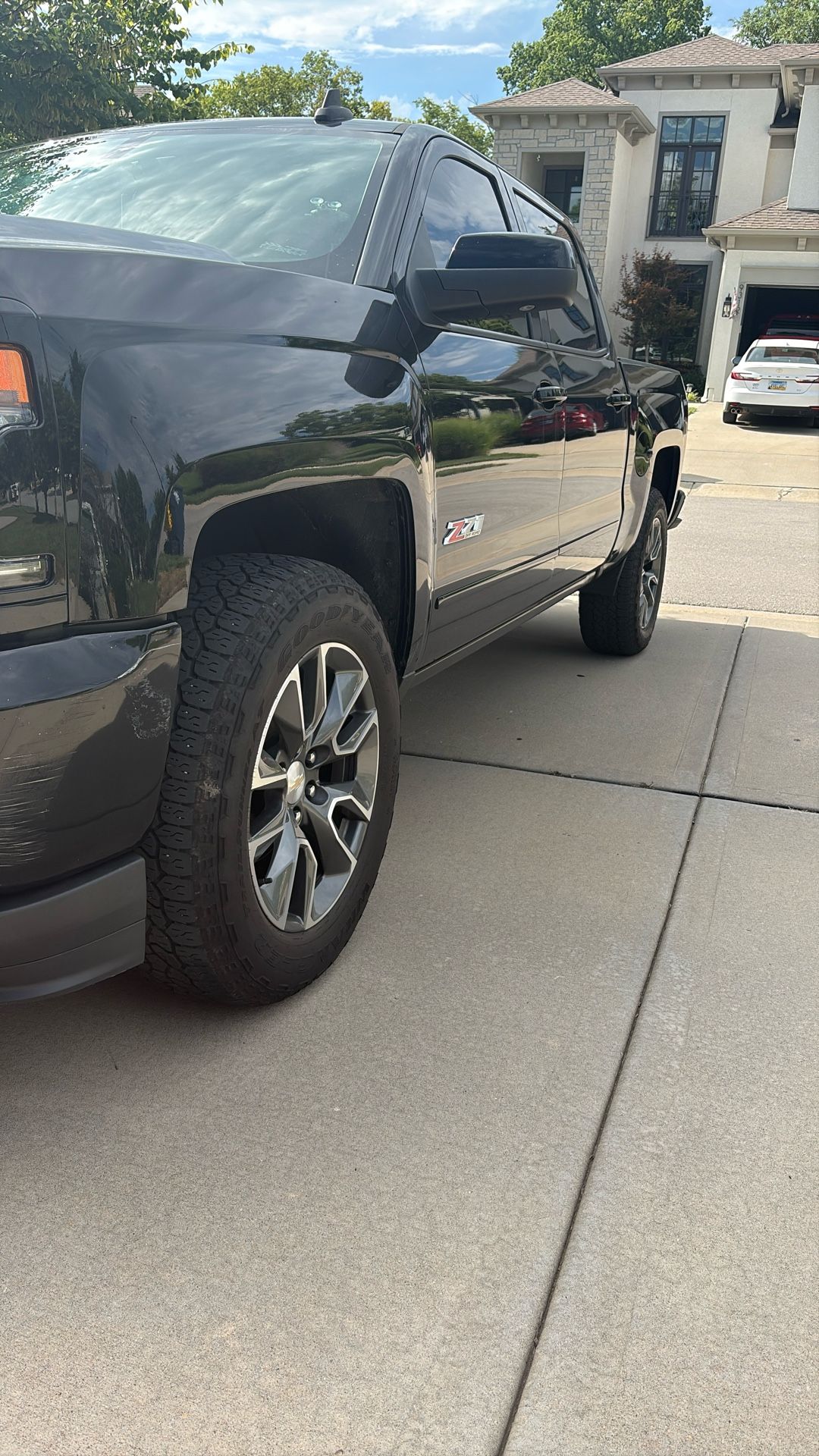 2025 stock chevy silverado wheels and tires