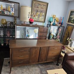 Mid Century Broyhill Saga Premiere 4 Piece Bedroom Set