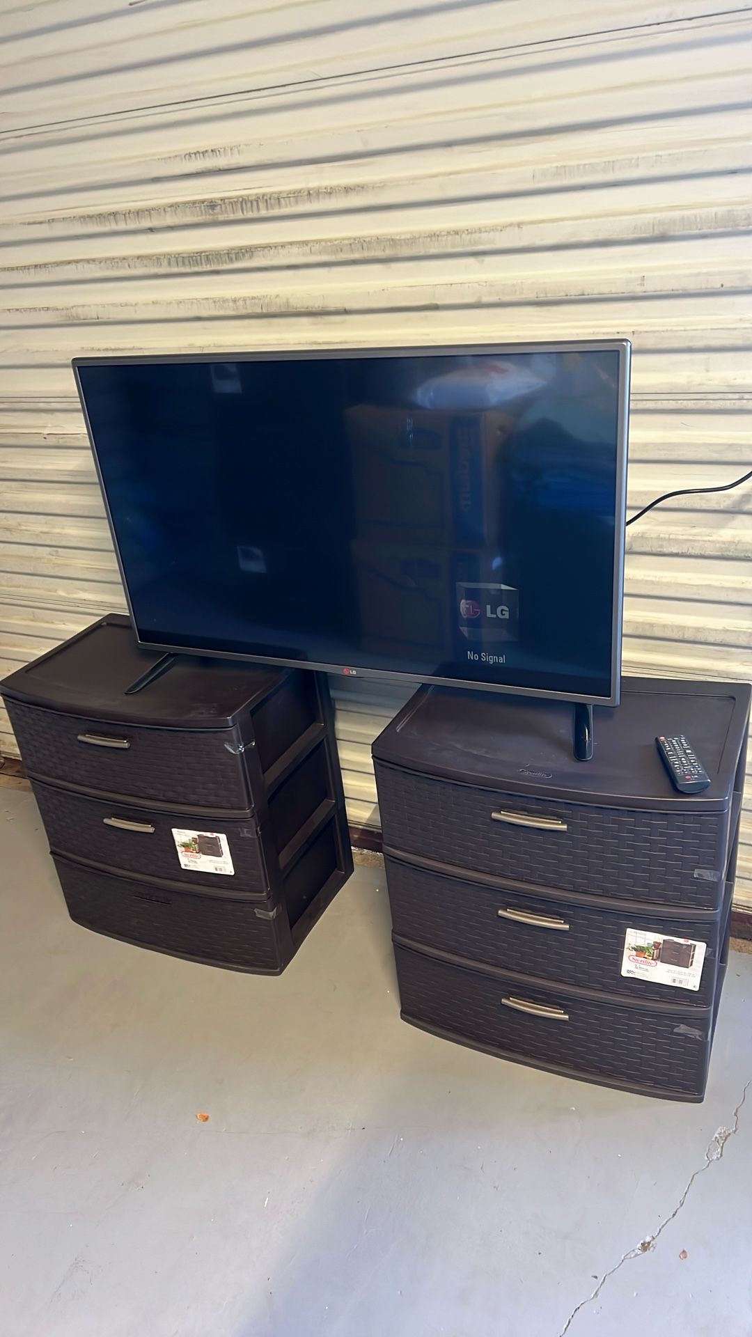 LG 42LB5600 42-inch 1080p LED TV. 42” TV $50