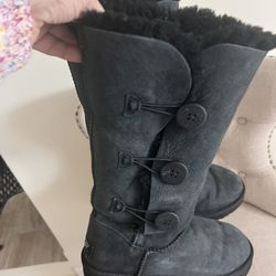 Ugg  Size 9