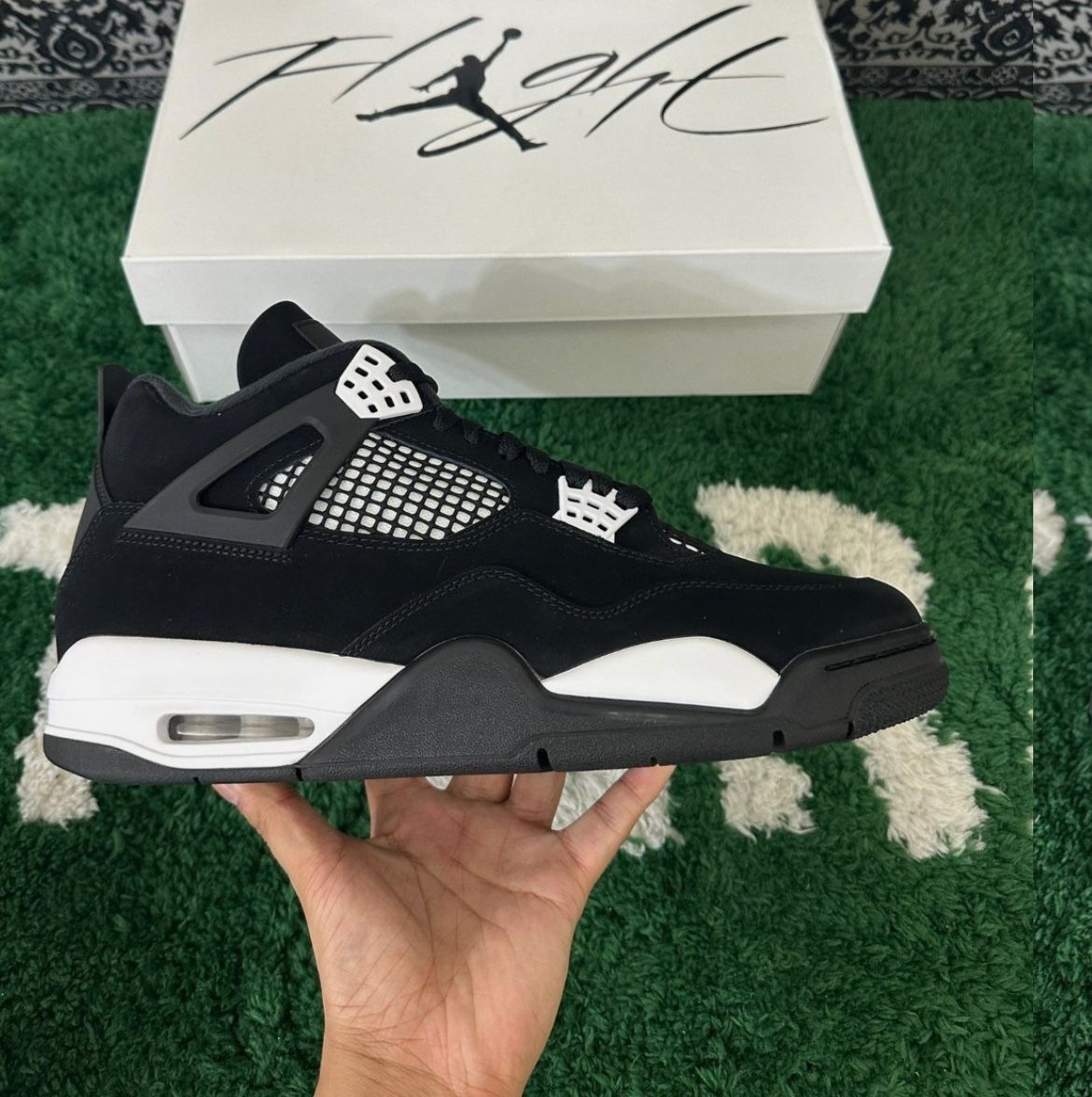 Jordan 4’s White Thunder